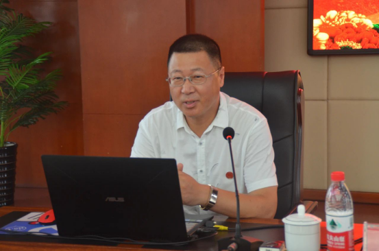 特别邀请黑龙江省工会干部学院的肖鹏教授以《民主管理与职代会》和